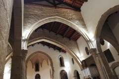 Venosa-Cattedrale-interno